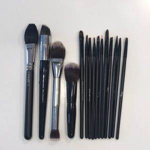 Makeup brush lot
